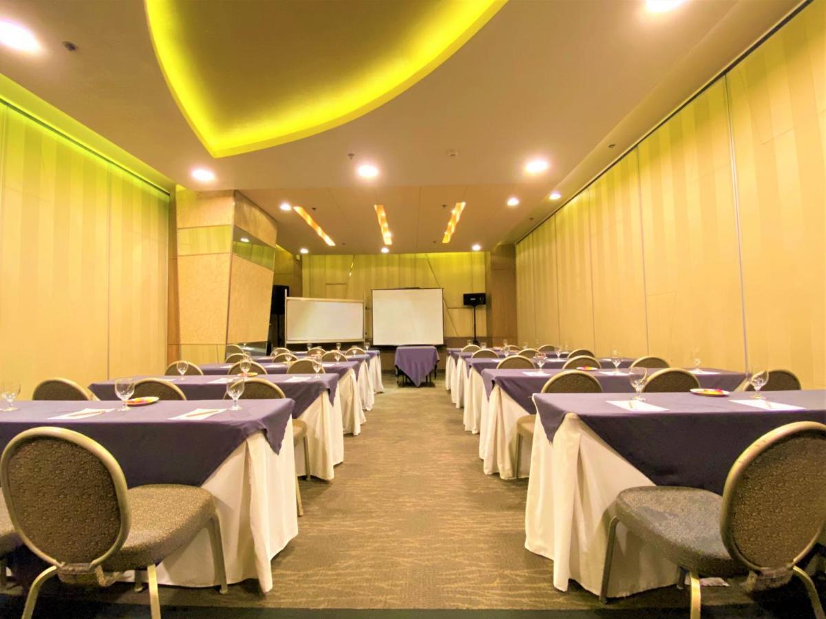 One Pacific Place Serviced Residences Makati City Bagian luar foto