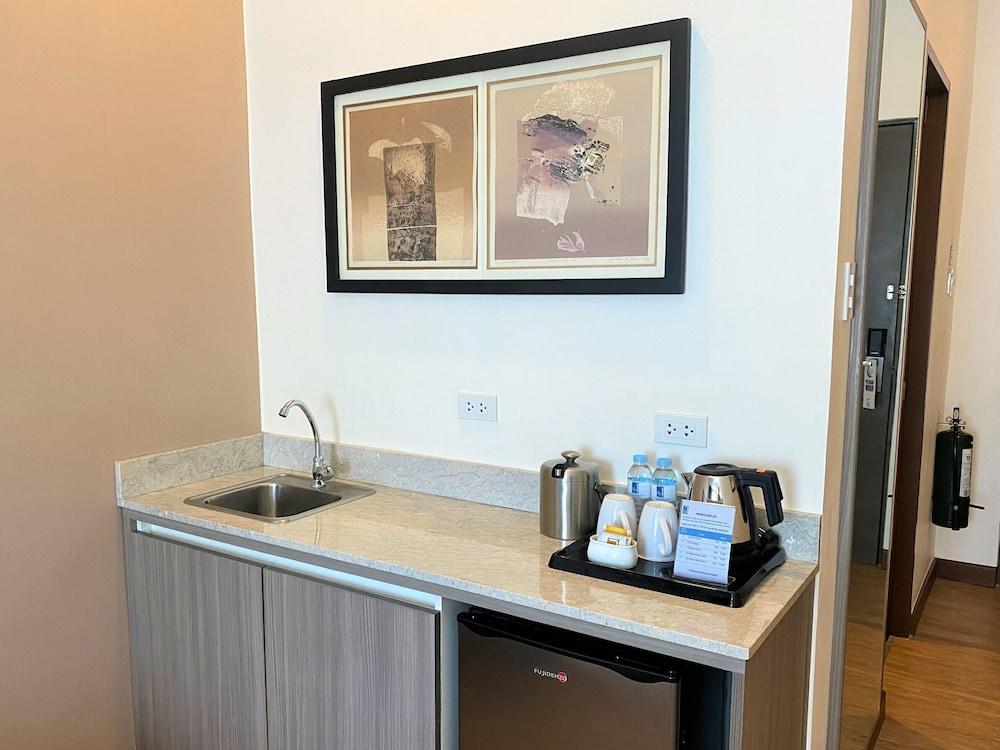 One Pacific Place Serviced Residences Makati City Bagian luar foto