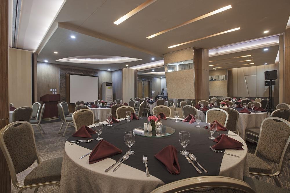 One Pacific Place Serviced Residences Makati City Bagian luar foto