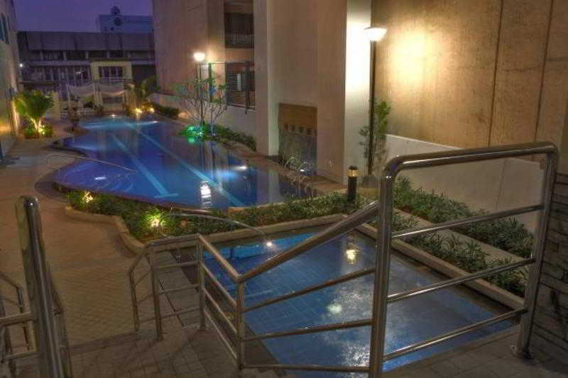 One Pacific Place Serviced Residences Makati City Bagian luar foto