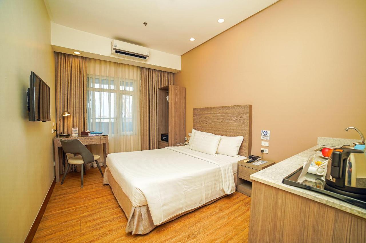 One Pacific Place Serviced Residences Makati City Bagian luar foto