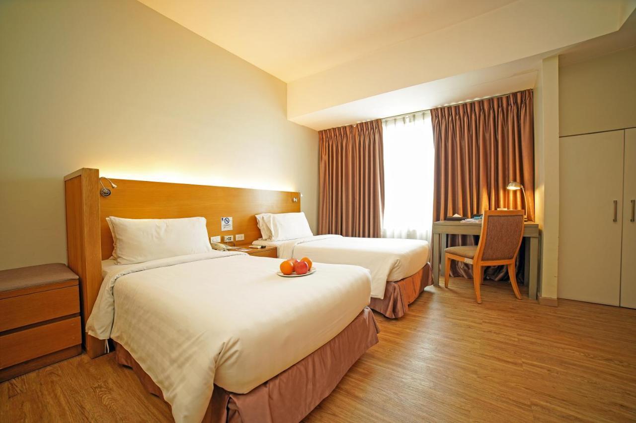 One Pacific Place Serviced Residences Makati City Bagian luar foto