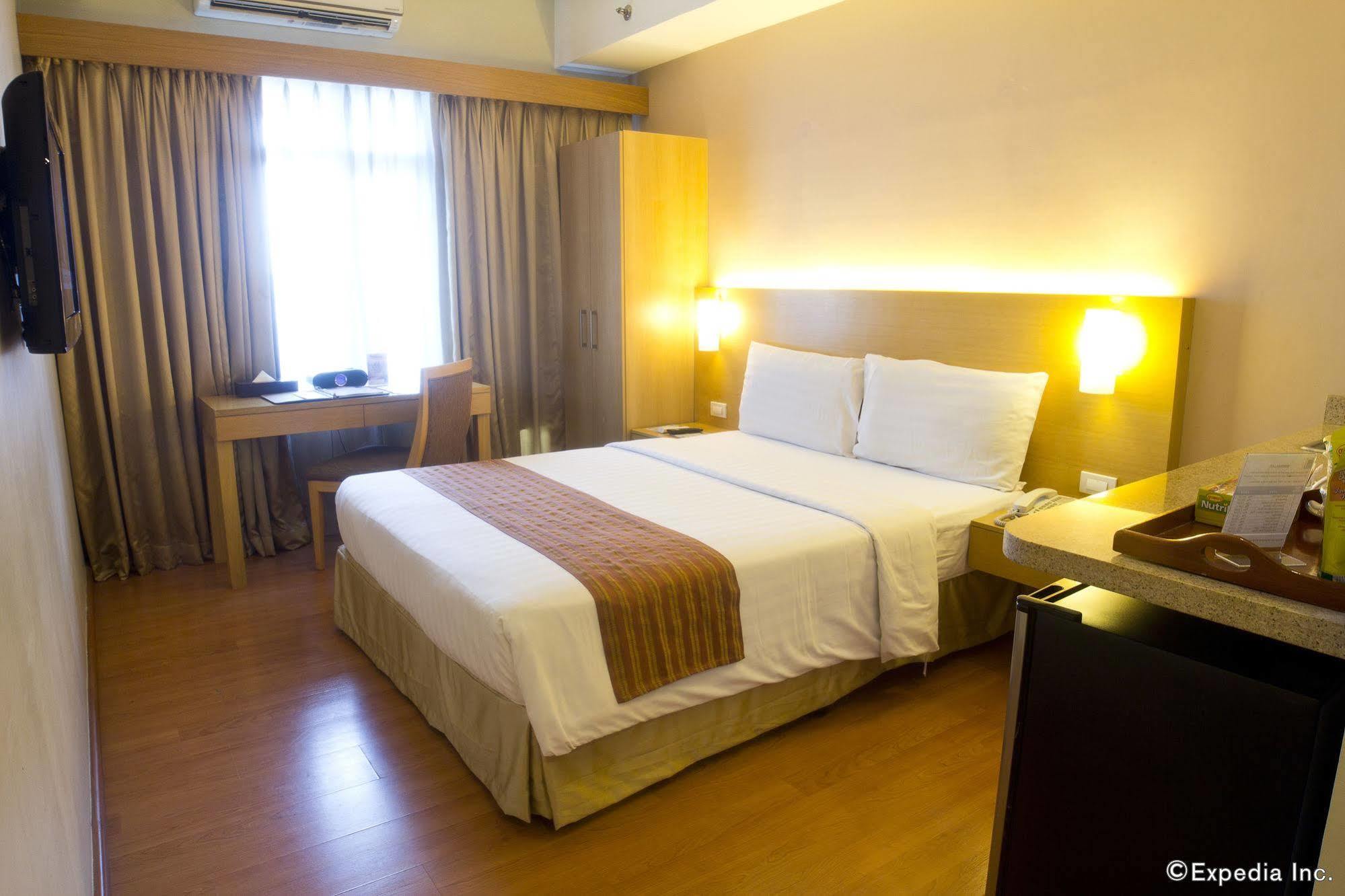 One Pacific Place Serviced Residences Makati City Bagian luar foto