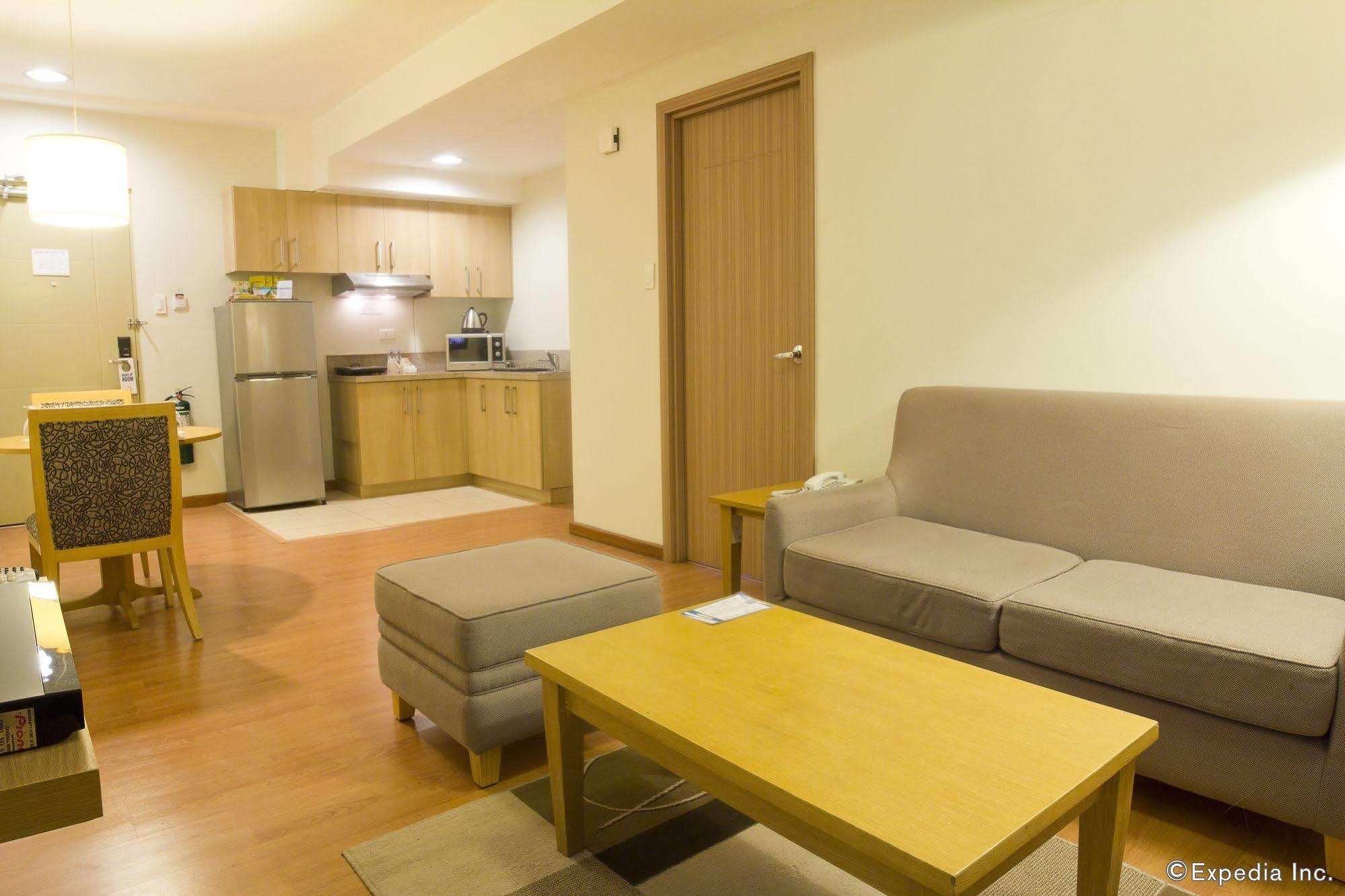One Pacific Place Serviced Residences Makati City Bagian luar foto