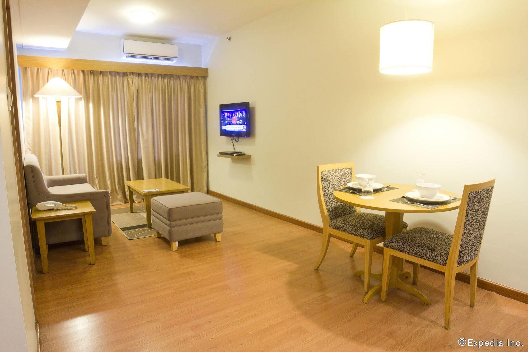 One Pacific Place Serviced Residences Makati City Bagian luar foto