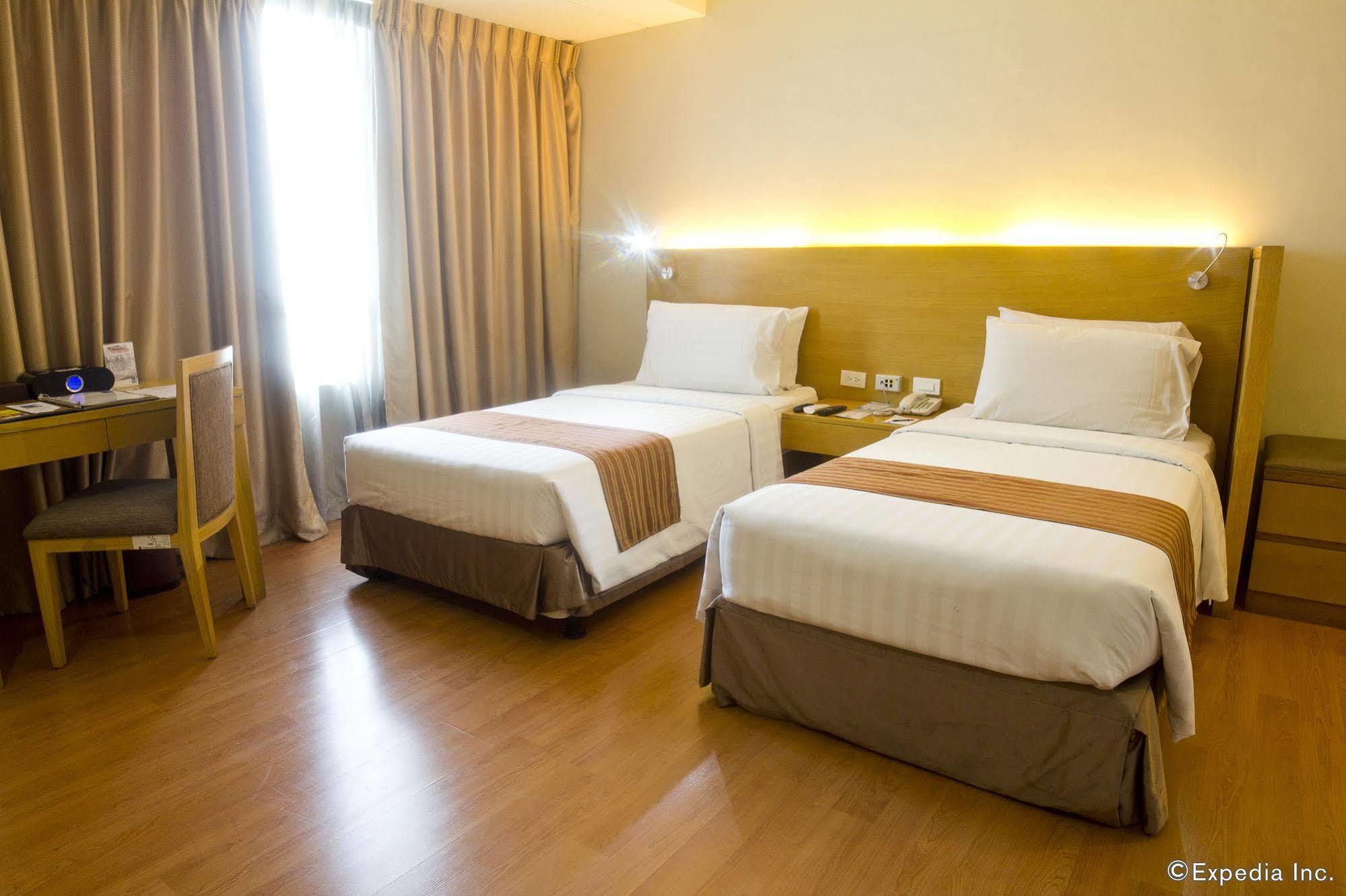 One Pacific Place Serviced Residences Makati City Bagian luar foto