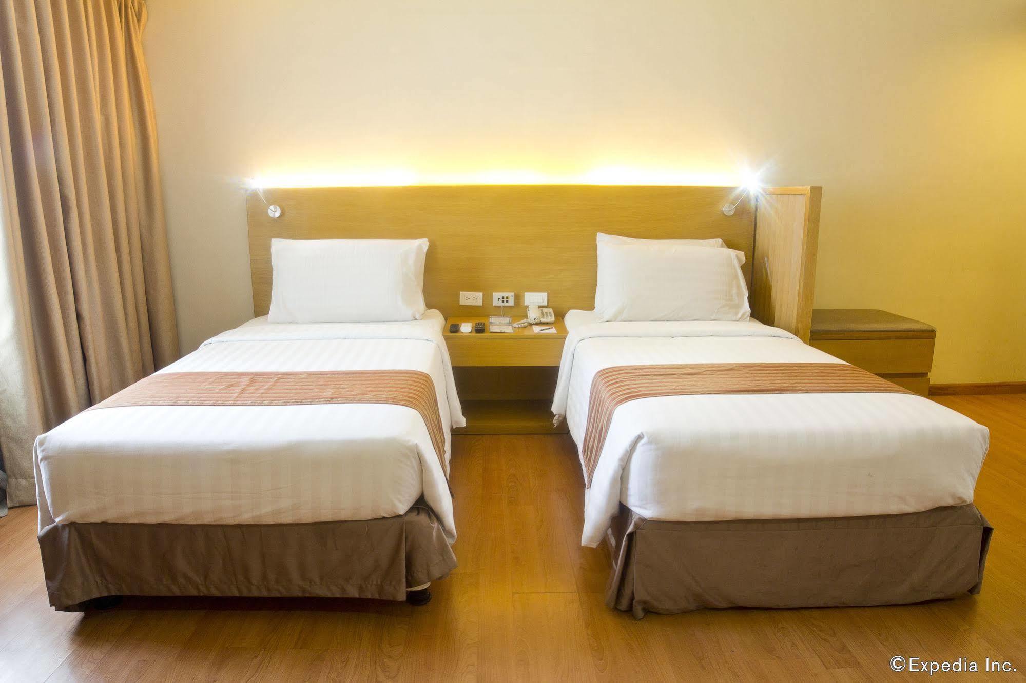 One Pacific Place Serviced Residences Makati City Bagian luar foto